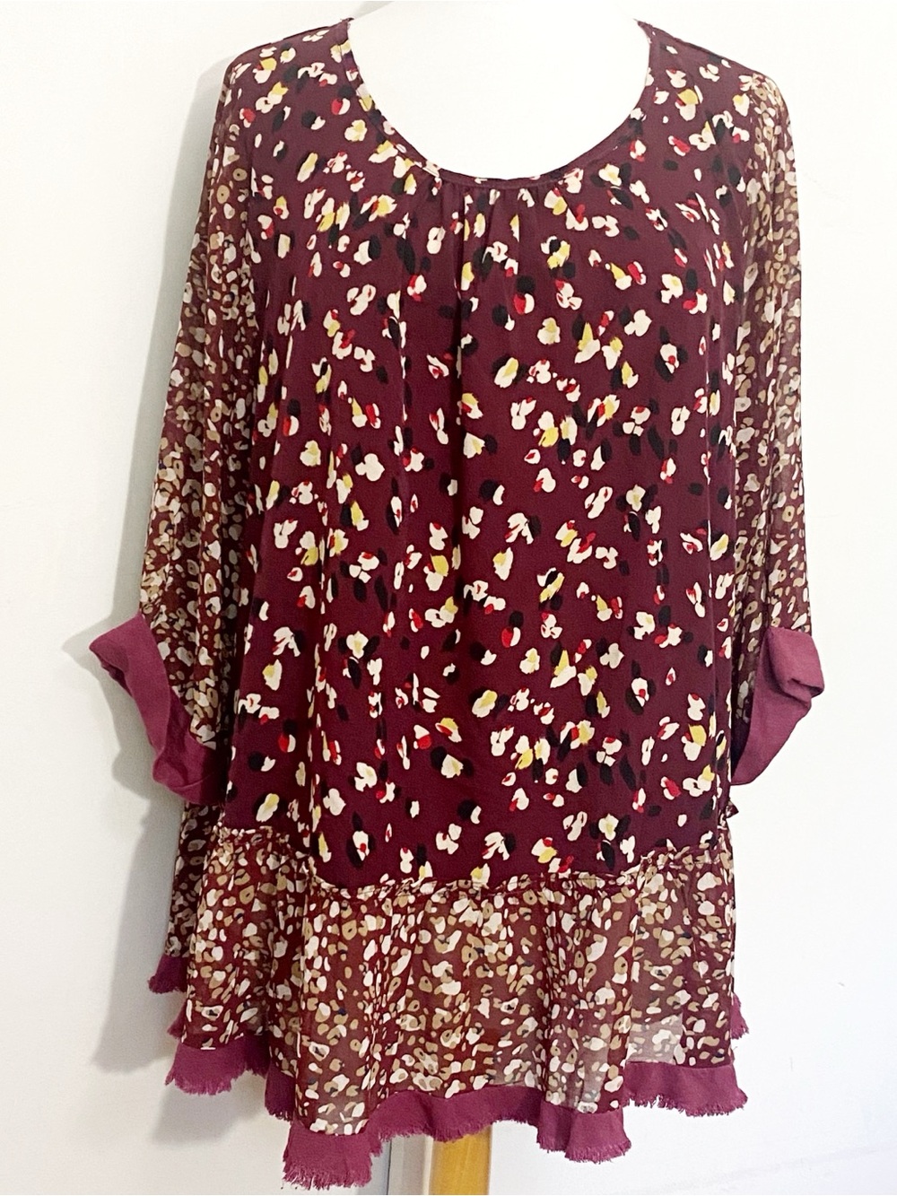 UMGEE Women’s Maroon Printed Peasant Caftan Ruffle Hem Oversize Blouse. Size L